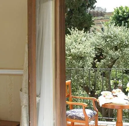 מלון Relais Patrizi 4*